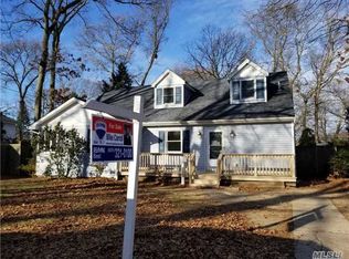 1235 Washington Ave, West Islip, NY 11795