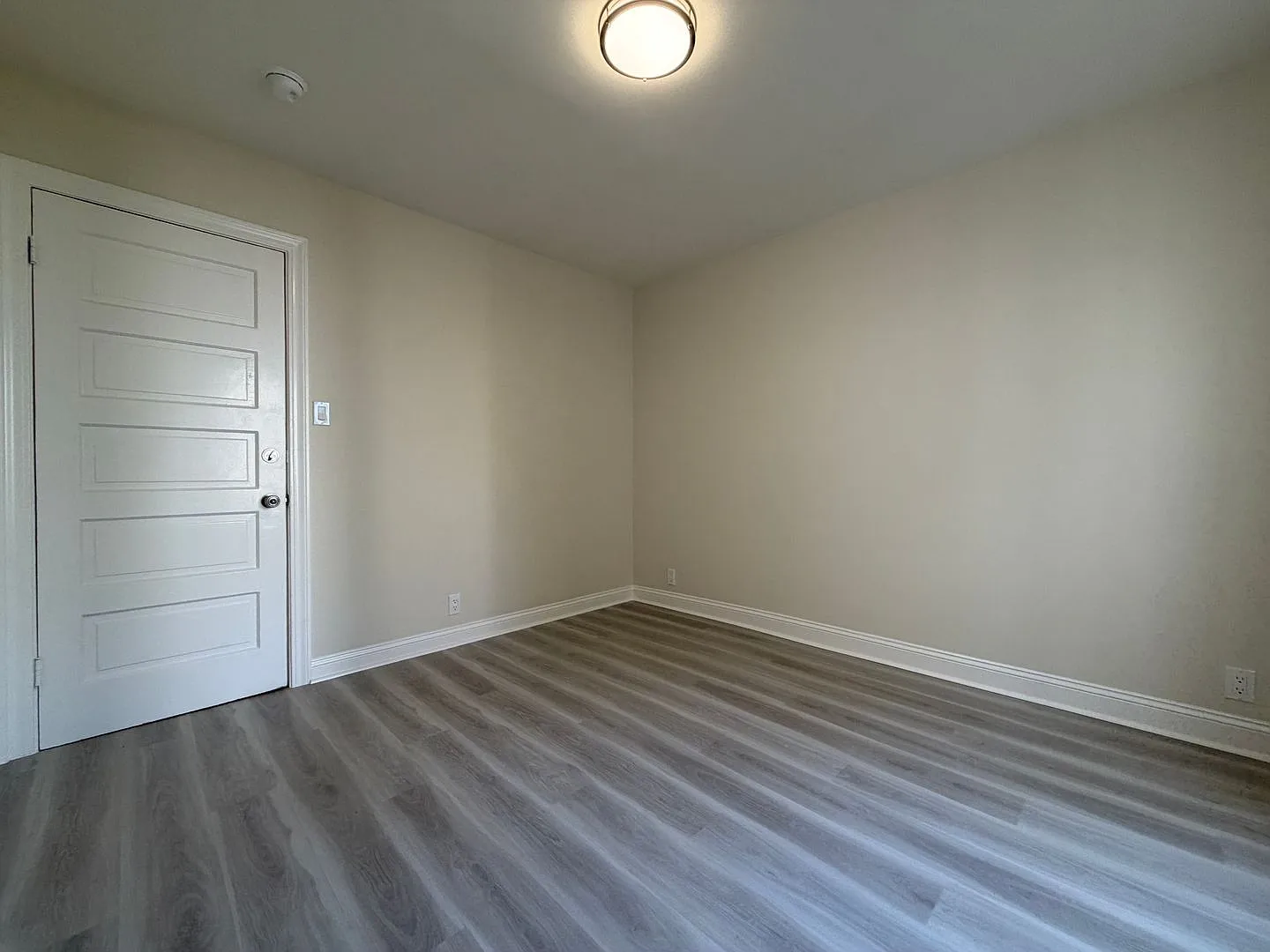 One Month Free!! Edwardian 2BR/2BA in SOMA W/Open Floorplan — Photo 4