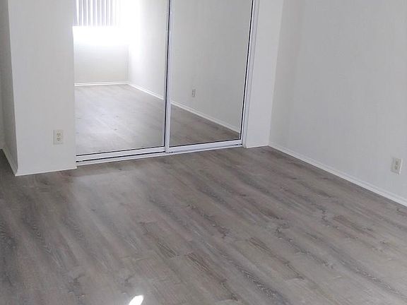 5th image of 11290 Ohio Ave