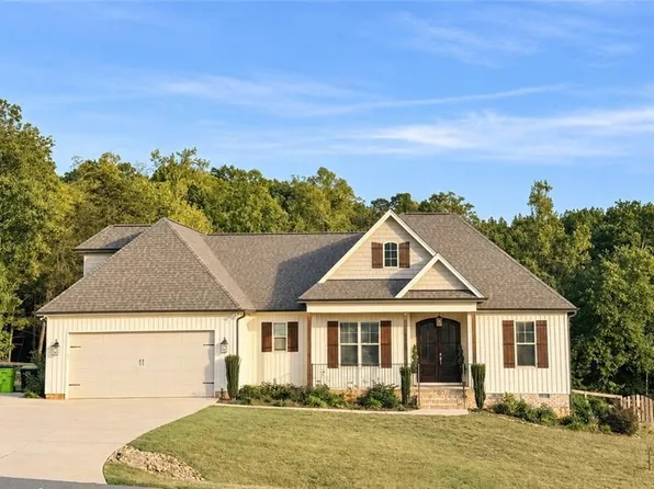 8833 Belews Ridge Rd, Stokesdale, NC 27357