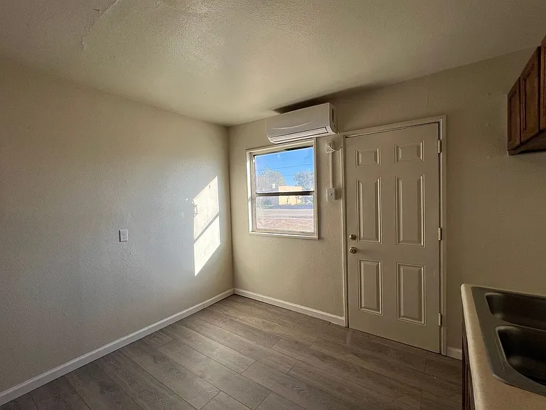 1501 W Hank Ave — Photo 5