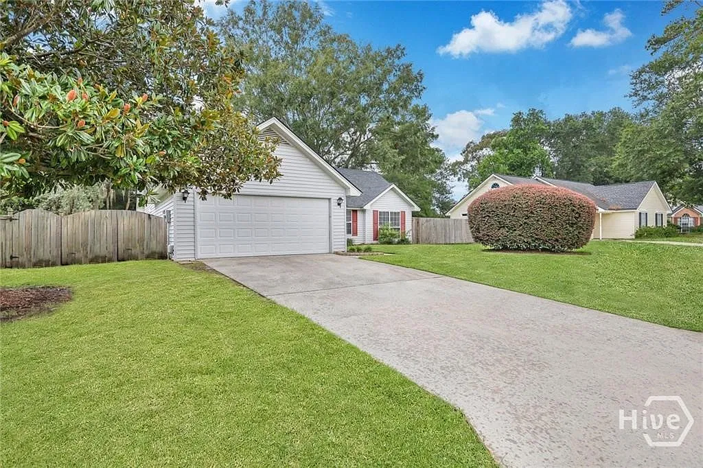 3 bed, 2.0 bath, 1488 sqft, $2,125 — Photo 2