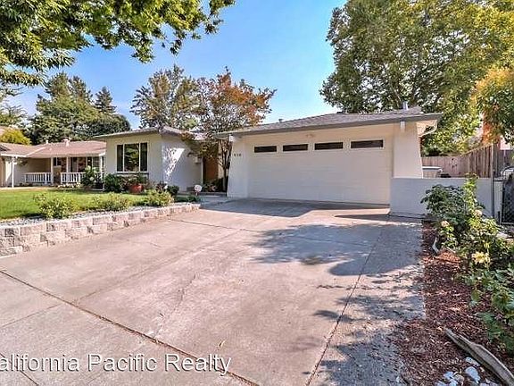 3rd image of 628 Cree Dr