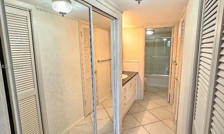 18041 Biscayne Blvd #203 — Photo 9