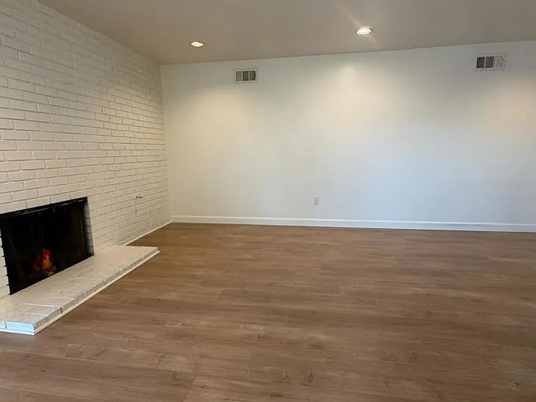 11546 Wyandotte St — Photo 5