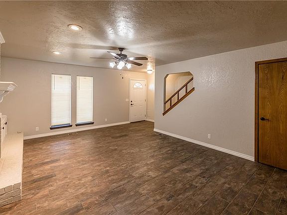 5th image of 1601 W Country Club Blvd