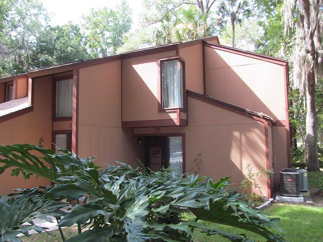 1st image of 15 Broadmore Cir
