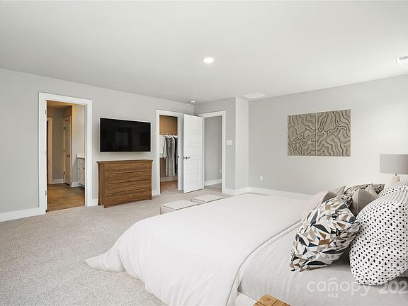 4th image of 144 Balboa St