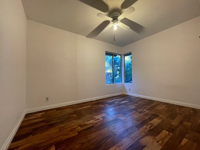 1868 W Phillips Dr — Photo 13