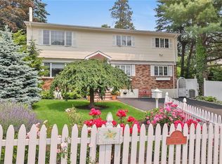 2 McIntyre St, Bronxville, NY 10708