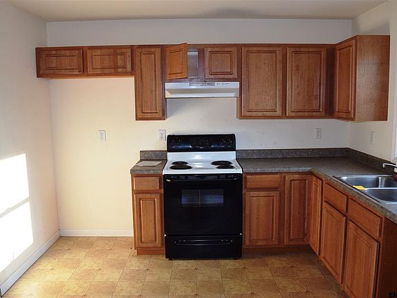 5th image of 12 Hillcrest Ave