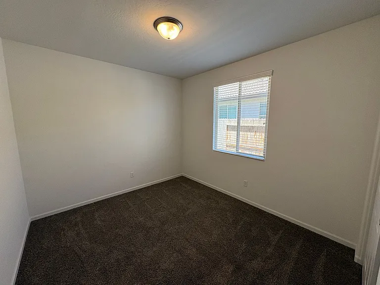 1620 W Porter Ave — Photo 3