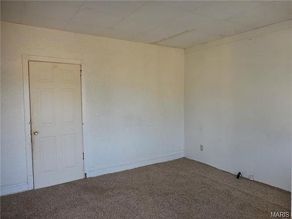 3rd image of 4024 Schiller Pl