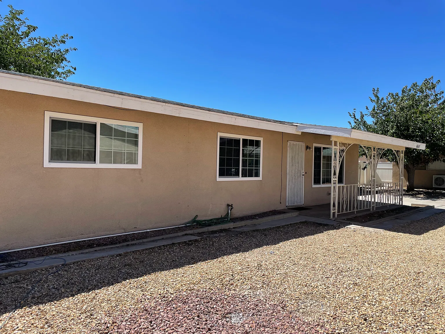 3 bed, 2100 sqft, $2,200 — Photo 1