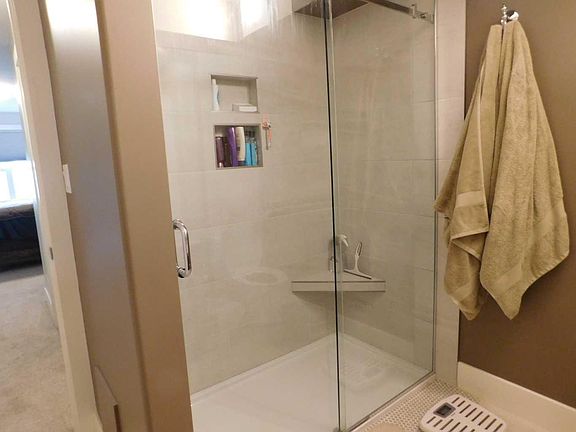 5th image of 5901 71st Ave #203