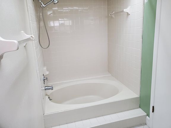 Master Bedroom Garden Tub
