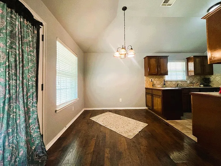 313 Spring Creek Rd — Photo 2