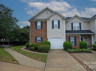 8856 Cinnabay Dr, Charlotte, NC 28216