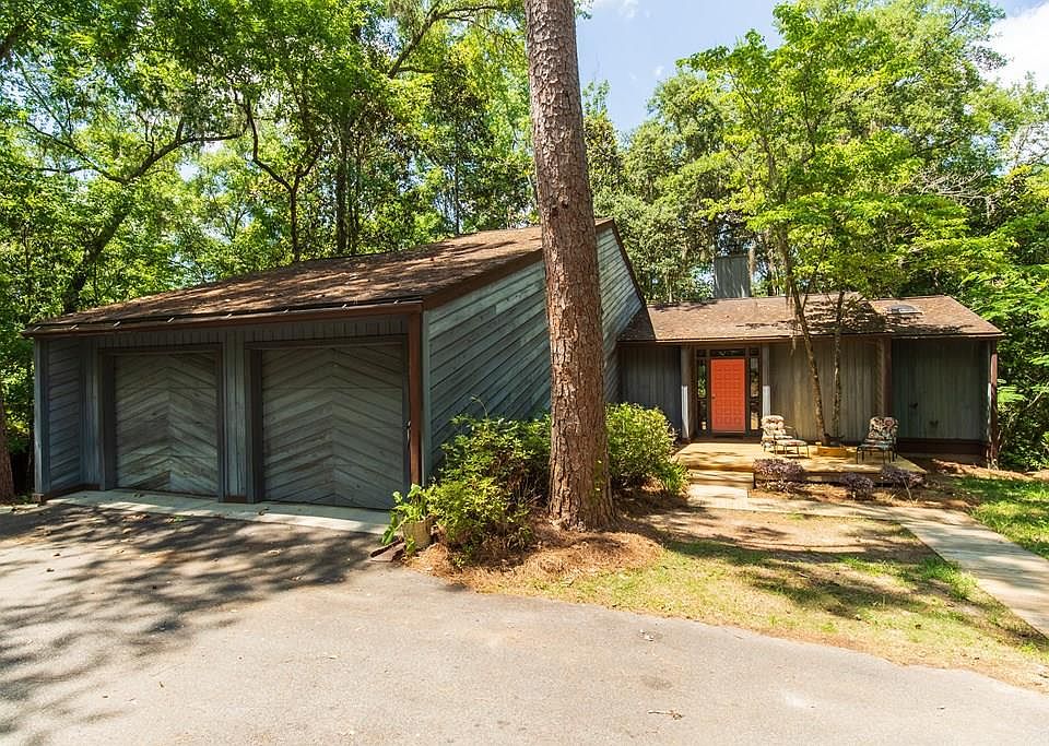 1st image of 2308 Riverhill Dr