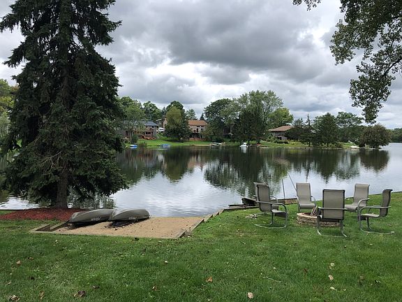 3rd image of 310 Lake Shore Dr