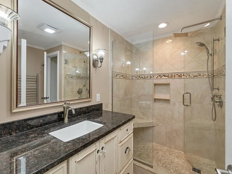 32 Suffolk Ct — Photo 22