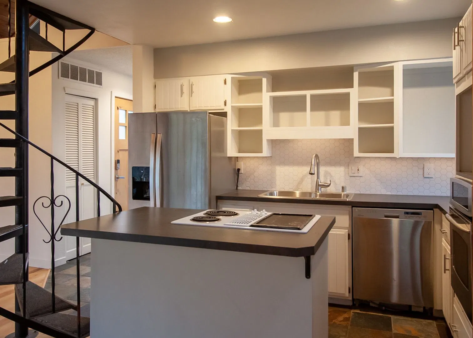 One of a kind home in West Richland — Photo 4