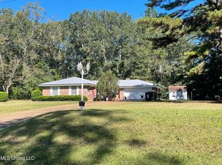 907 Bond Ave W, Wiggins, MS 39577