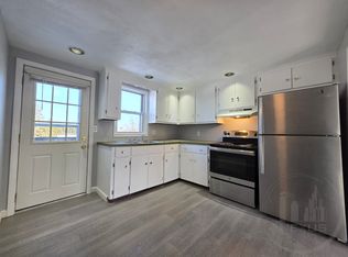 73 Newell St 2ndflr 2b/1b Updated Newerfloor Catsok Laundry Balcony!, West Warwick, RI 02893