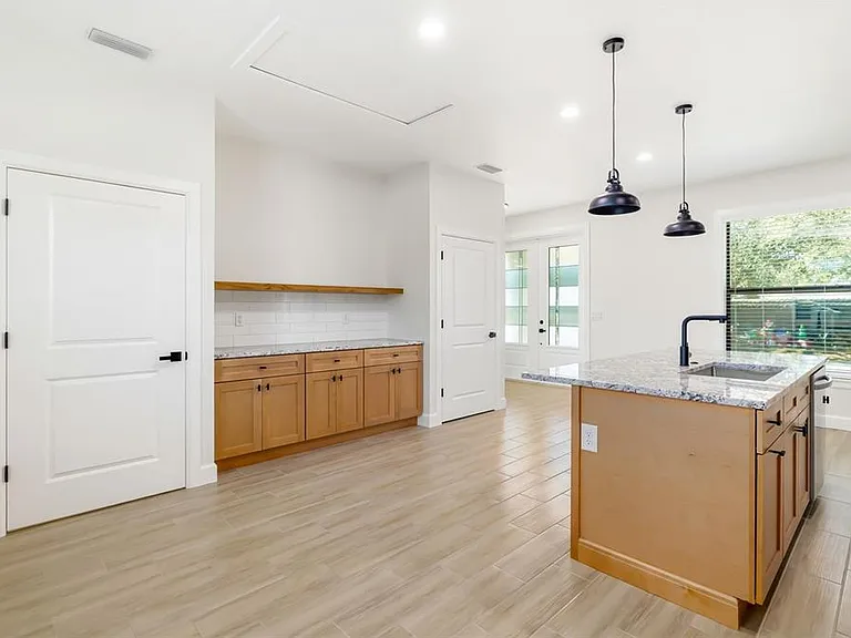 118 Ruby Ave N — Photo 12