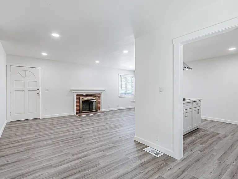 2158 San Rafael Ave — Photo 14