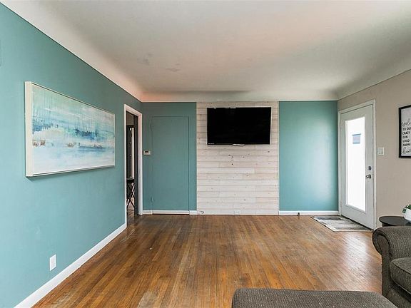 4th image of 2715 Lindale Ave NE