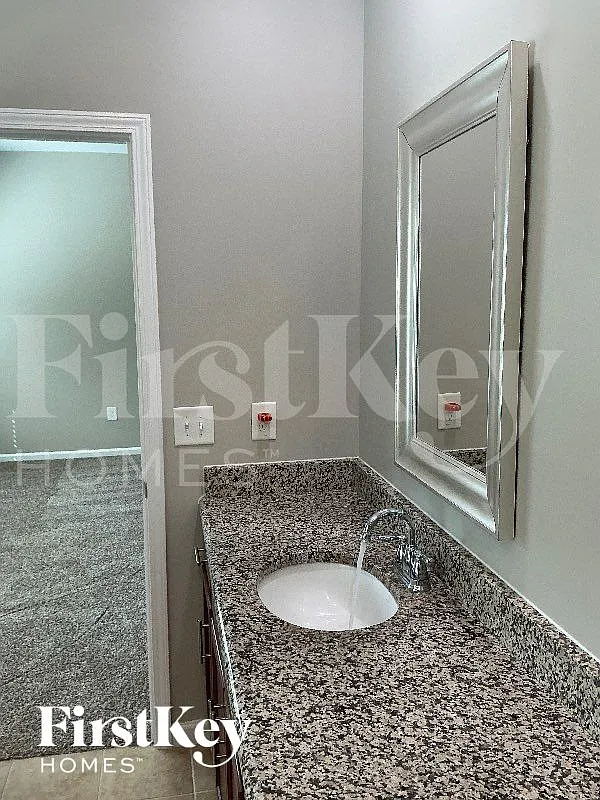 3 bed, 2.5 bath, 1994 sqft, $2,450 — Photo 3