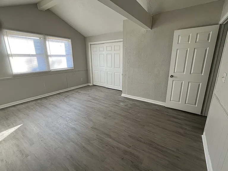 220 E Birch St — Photo 9