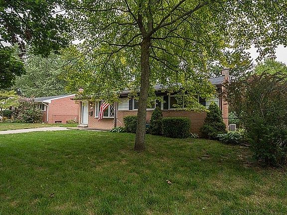 2nd image of 571 Canterbury Dr