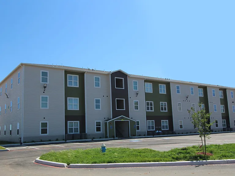 Fountain Hill Apartments — Photo 10