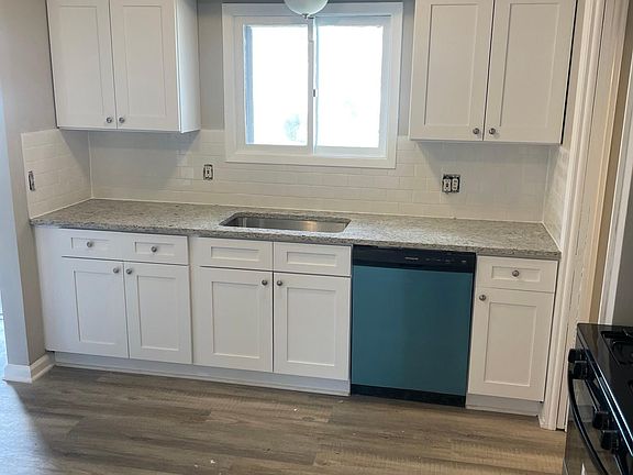 3rd image of 5976 Lehman Dr