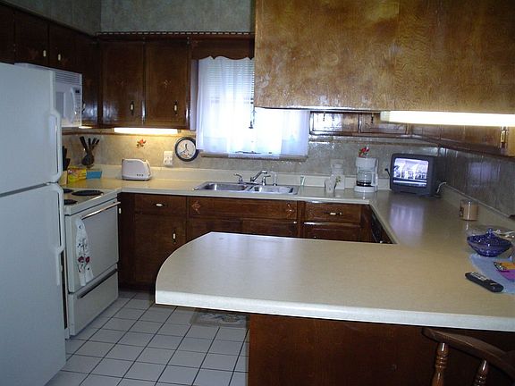 Beautiful tiled kitchen