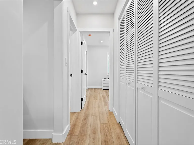 10345 Blucher Ave — Photo 14