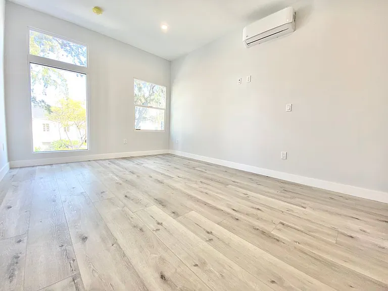 N Swall Apartments — Photo 6
