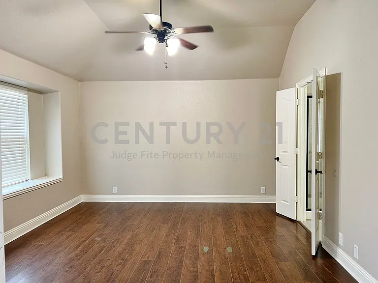 6613 Meadow Glen Dr — Photo 10