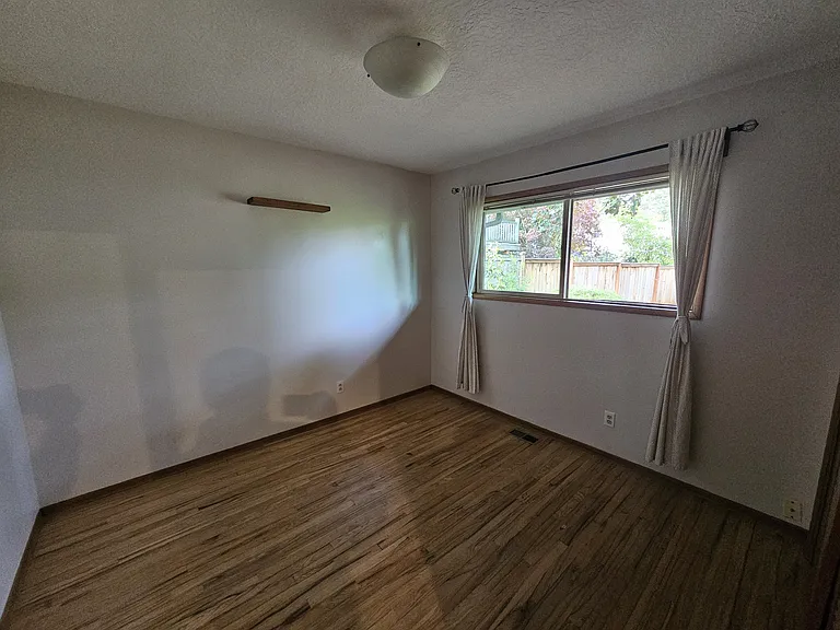 690 SW 130th Ave — Photo 12