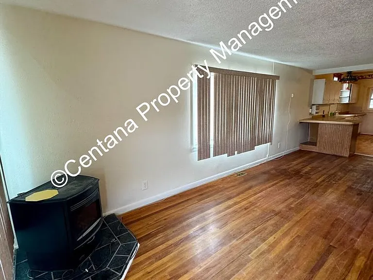 611 N Main St — Photo 16