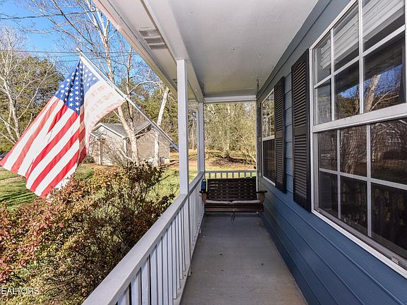 3rd image of 130 Hardwick Ln