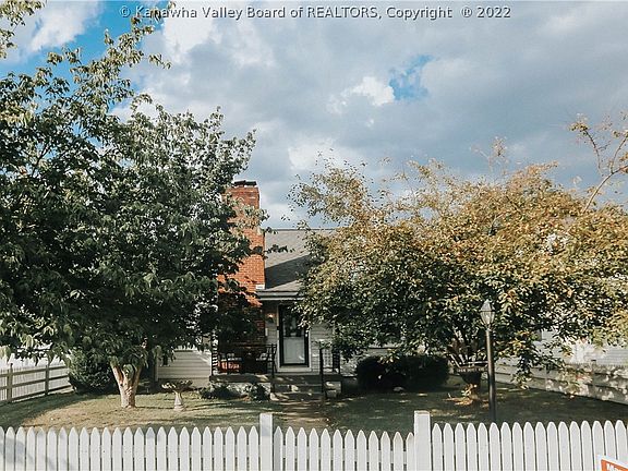 2nd image of 3804 Noyes Ave