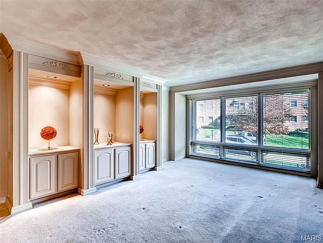 1st image of 1 Delcrest Ct APT 101