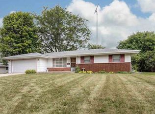 2702 Sierra Dr, Rockford, IL 61109