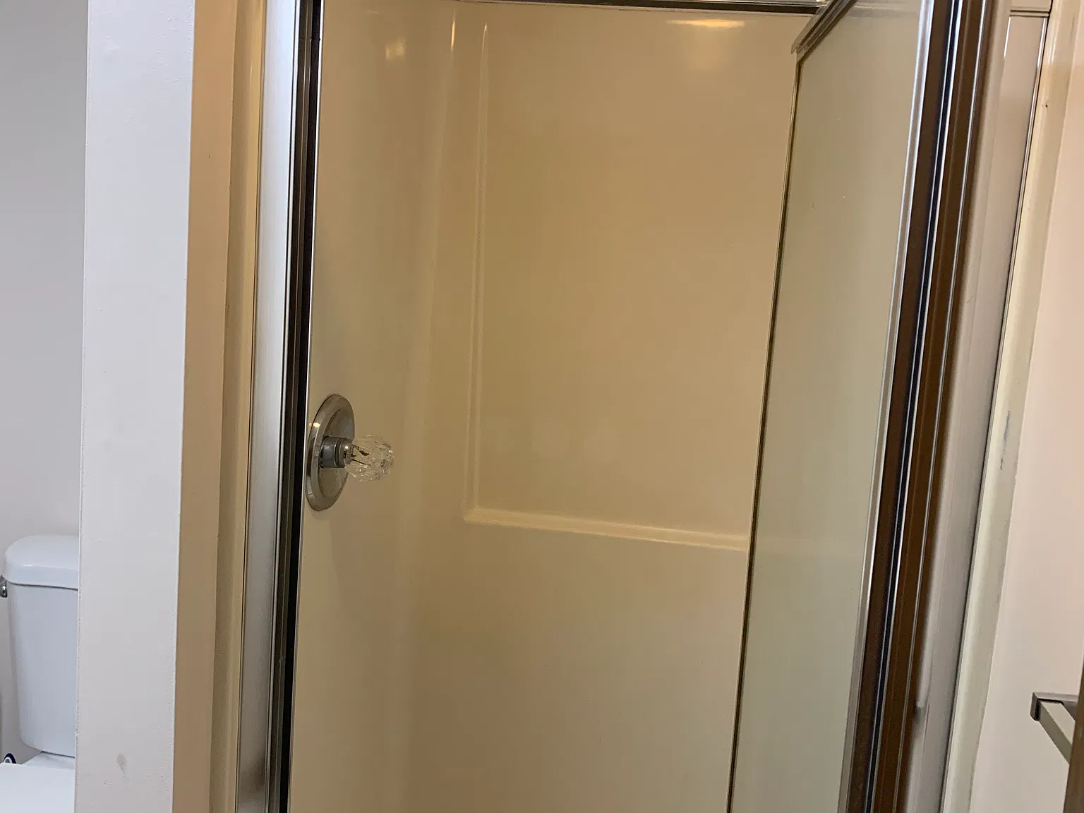 2 bed, 2400 sqft, $3,000 — Photo 1