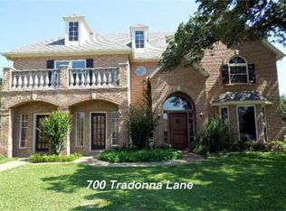 700 Tradonna Ln, Hurst, TX 76054
