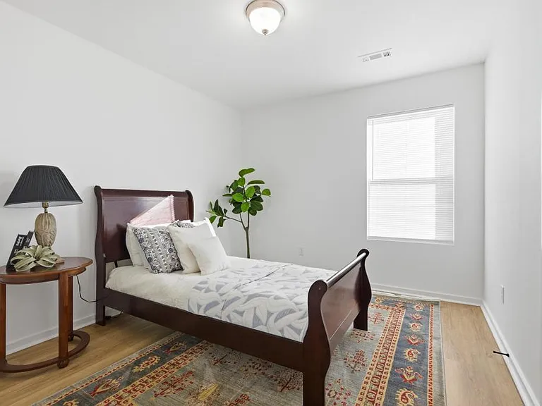 207 S Eagle Ln — Photo 16