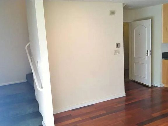 4th image of 937 Wilcox Ave APT 1